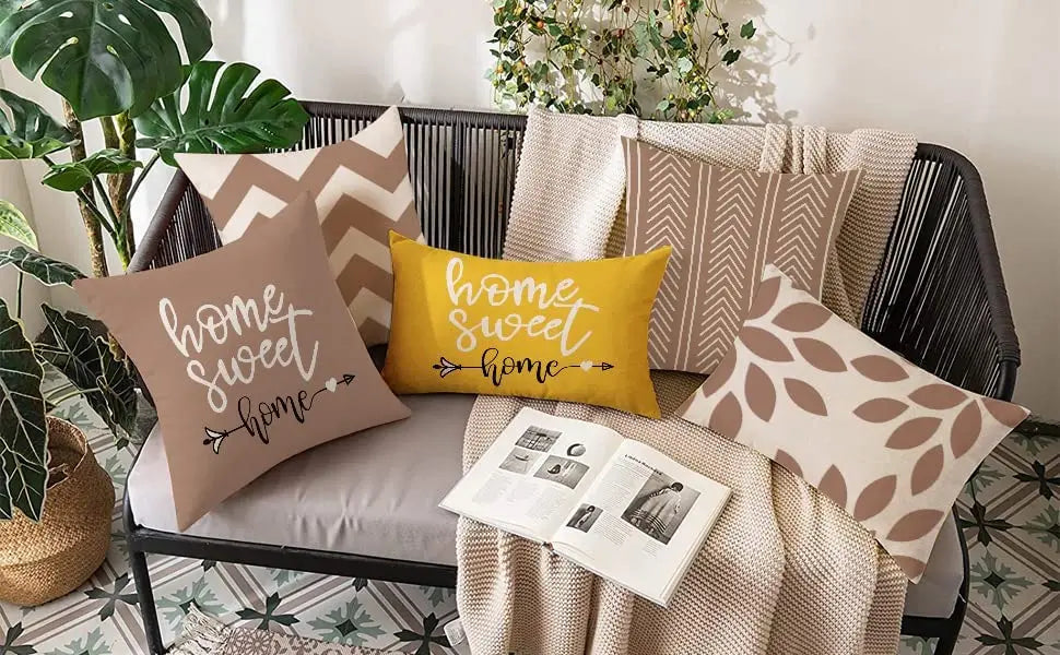 Capa de Almofada em Linho Marrom com Estampa Geométrica